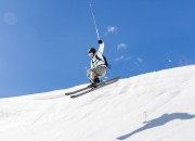 开云棋牌官方-极速与坚韧，从赛道到球场，唯一性逆转的永恒魅力