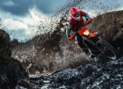 开云棋牌试玩-卡塞米罗爆发！巴西争冠战险胜罗马，唯一性之战载入史册