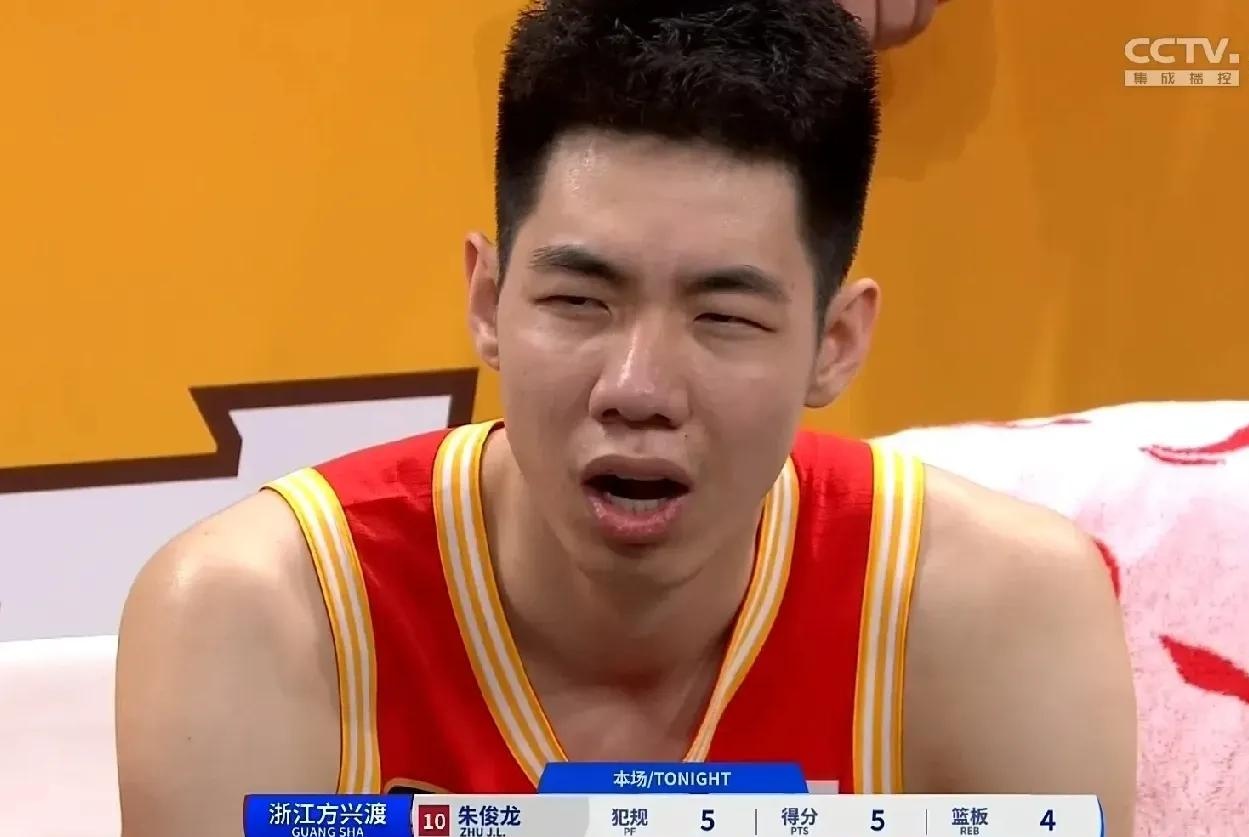 包含长时间丢球危机频现，球队主教练冲上场指挥的词条