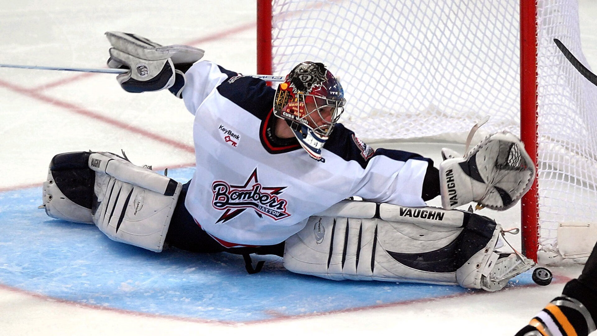 赛道上的独舞者,范弗利特在F1街道赛之夜的完美绽放