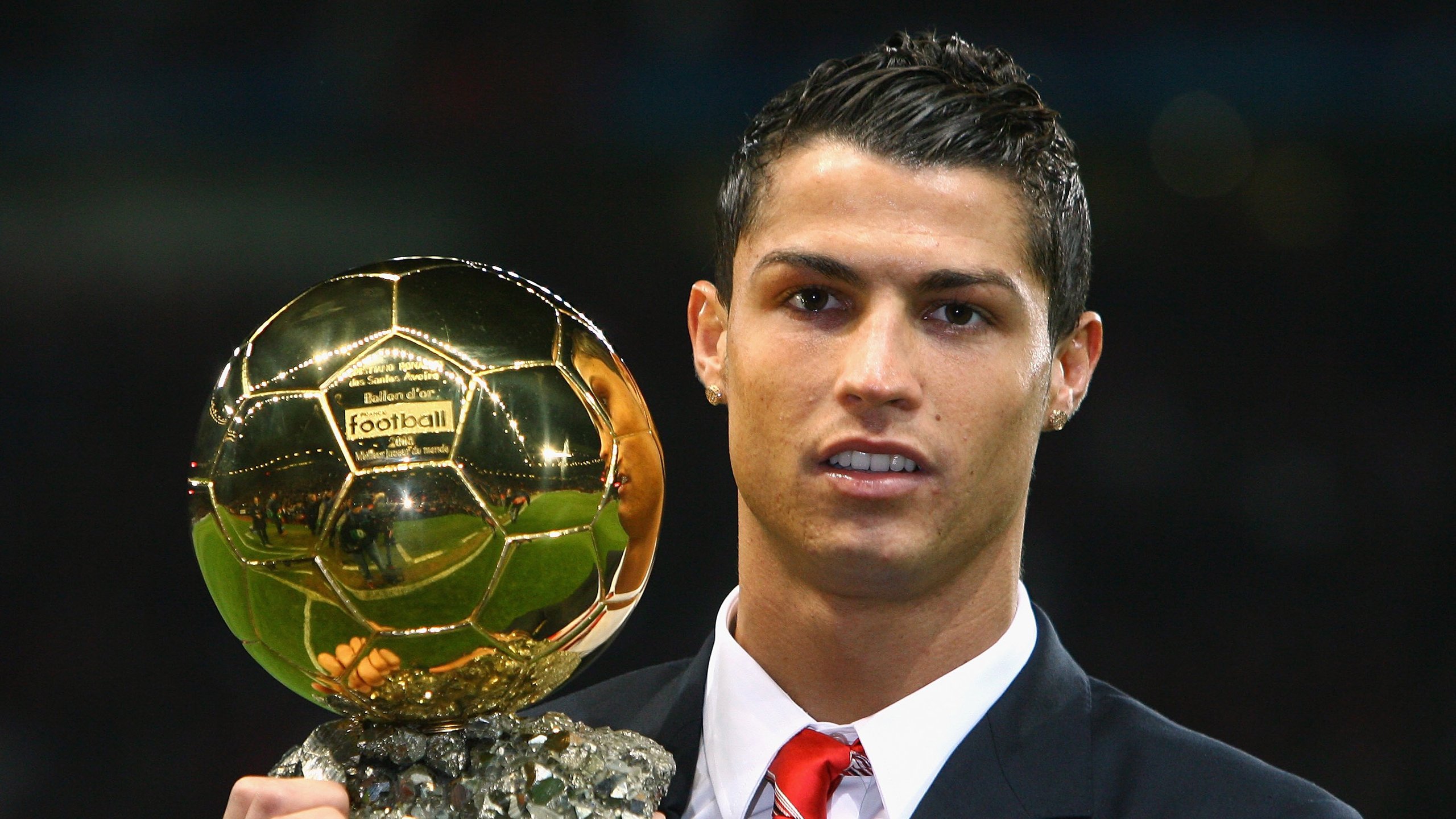 绝境中的救赎，布鲁诺压哨一击，阿森纳逆转巴黎书写欧冠传奇