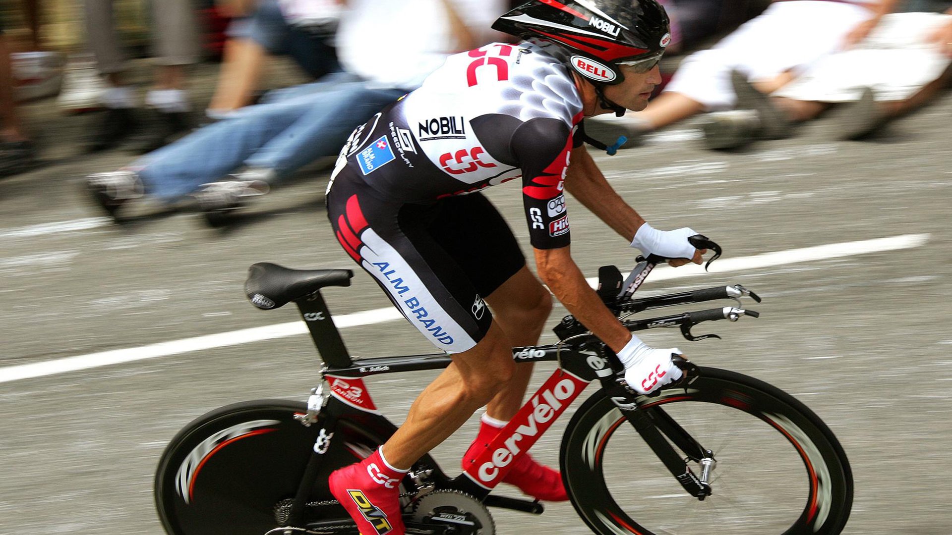 红黑军团欧战扬威，拉什福德临危救主，AC米兰强势攻克皇家社会